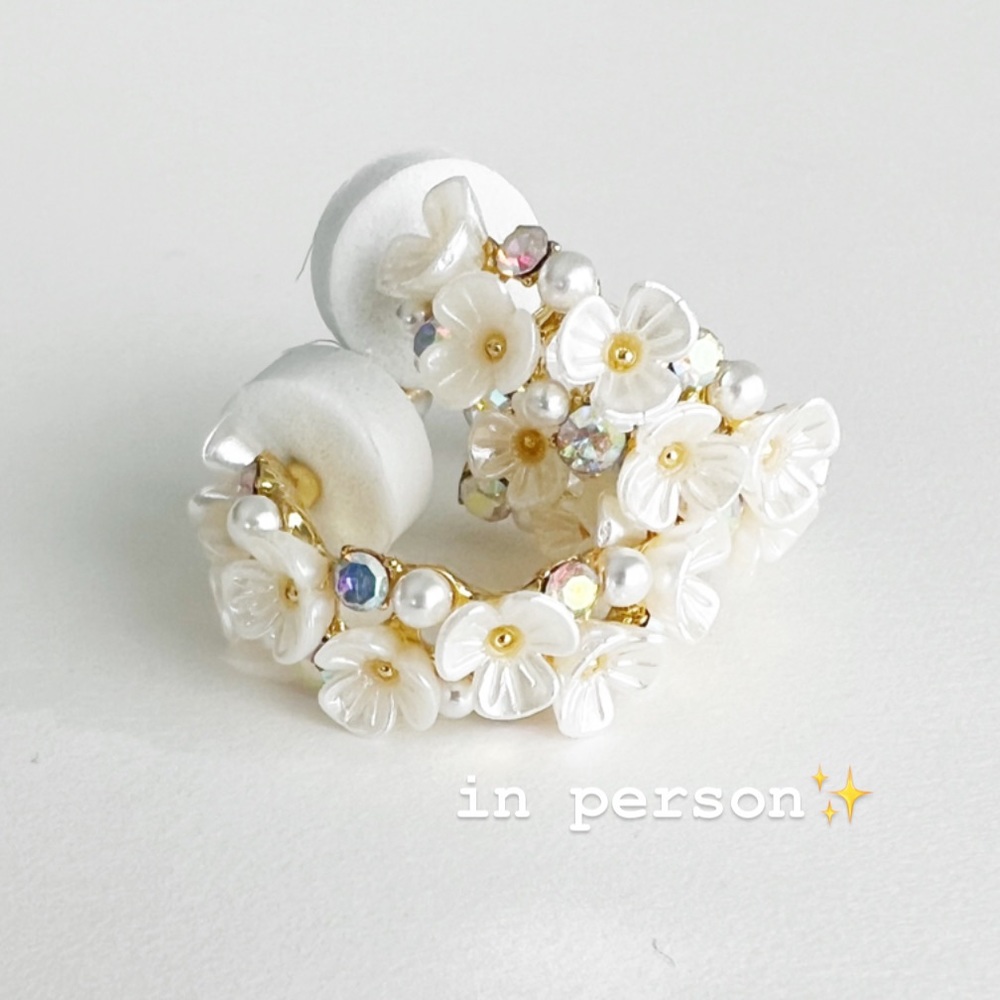 🎉HP🎉 Flower Hoop Earrings (Boutique) - Picture 2 of 8